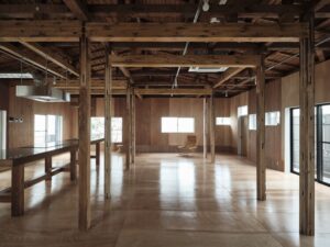 店舗リフォーム後のモダンな内装空間