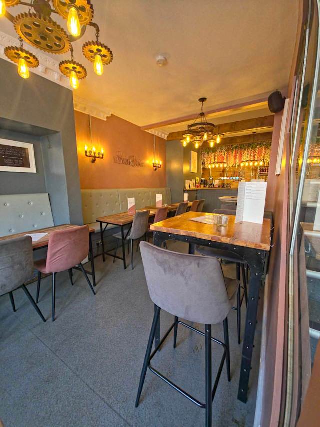 店舗改装後のモダンな店内イメージ